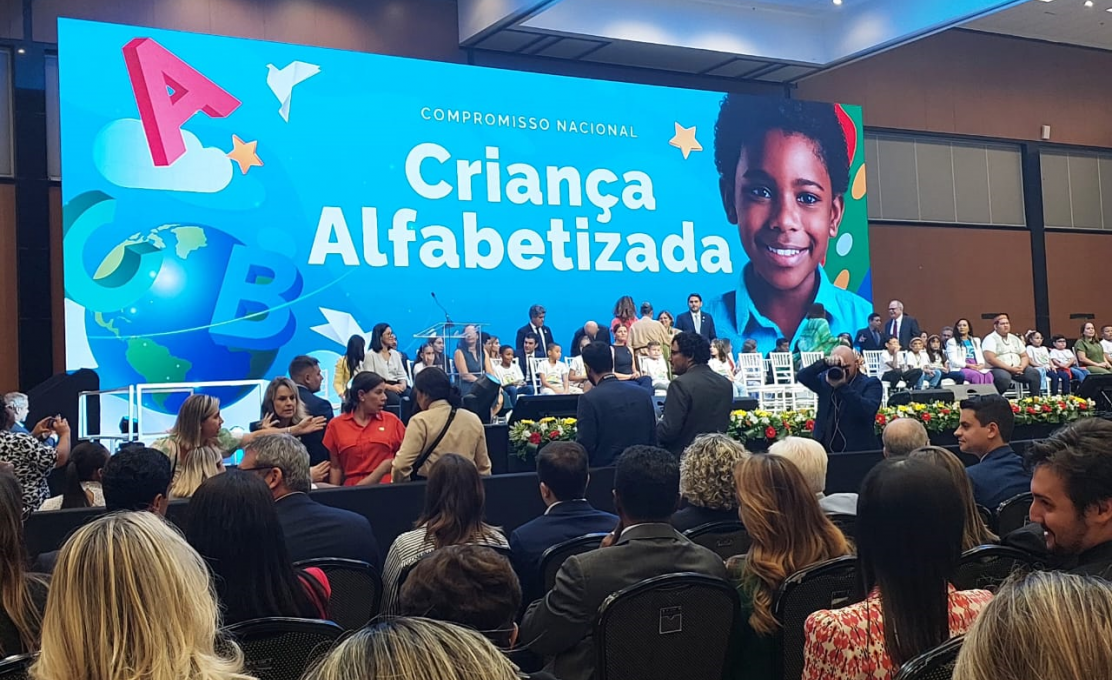 Prefeitura De Fronteira Recebe Selo Ouro Do Mec Em Compromisso Com A Alfabetização
